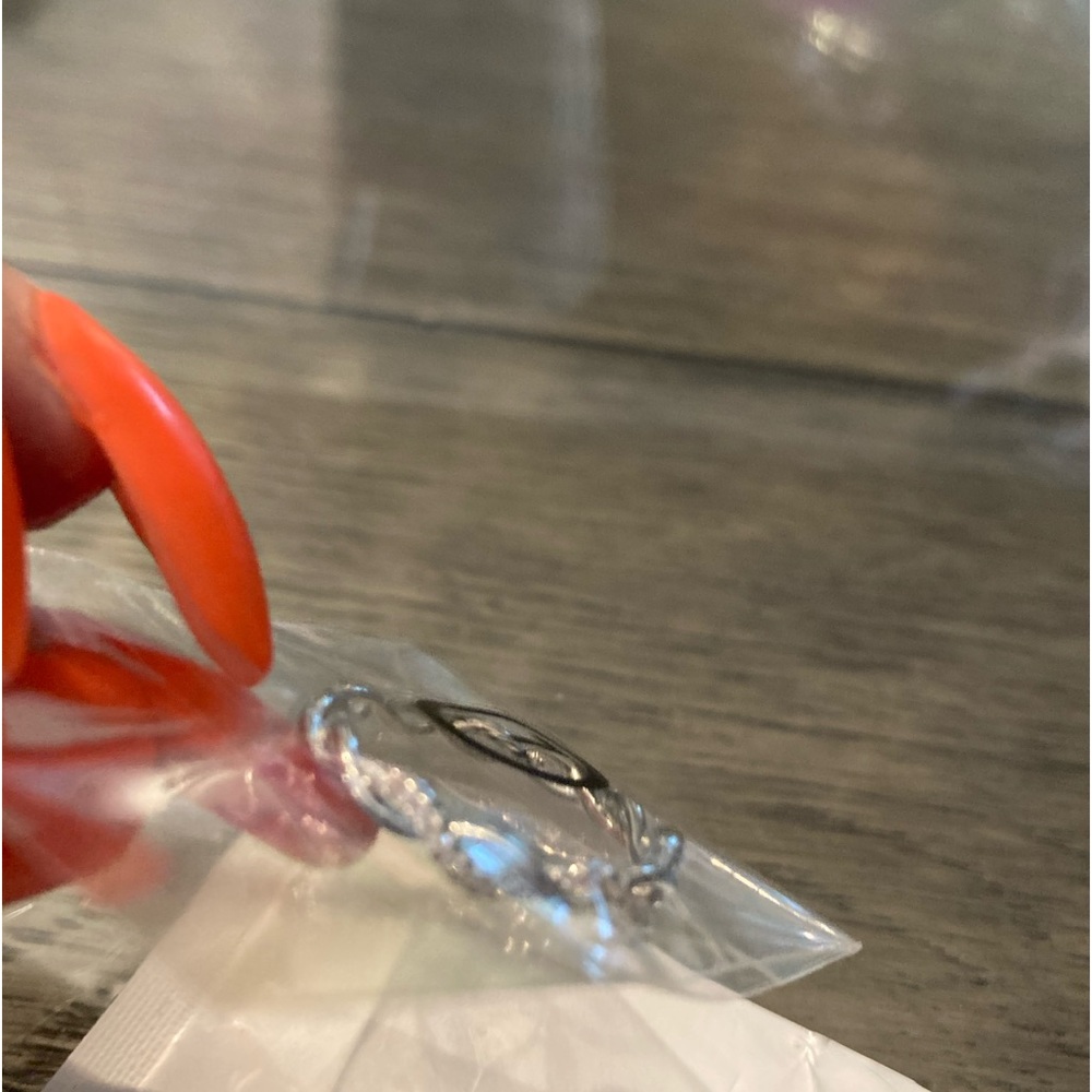 Ring- Size 7 Silver Cubic Zirconia  twist ring NWT - Picture 4 of 12
